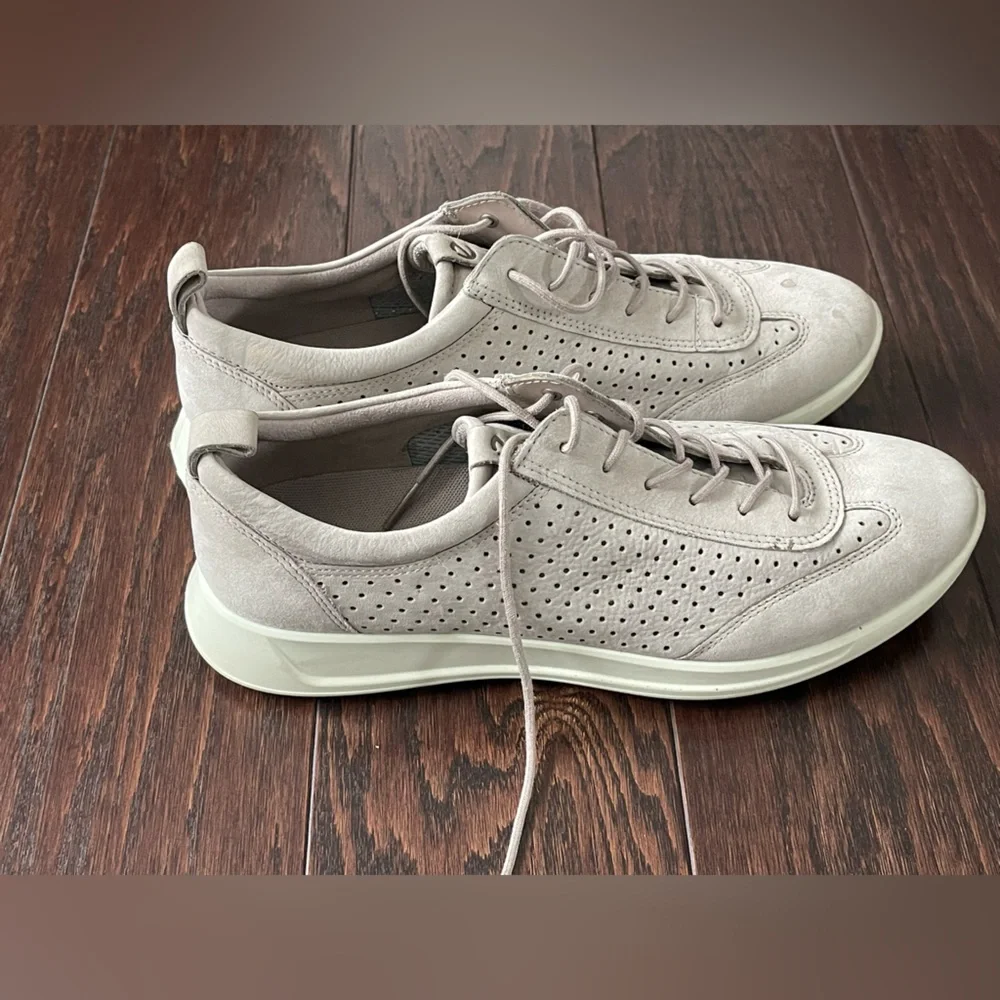 Ecco Womens Flexure Runner gray Rose Suede Sneaker Size 41/10